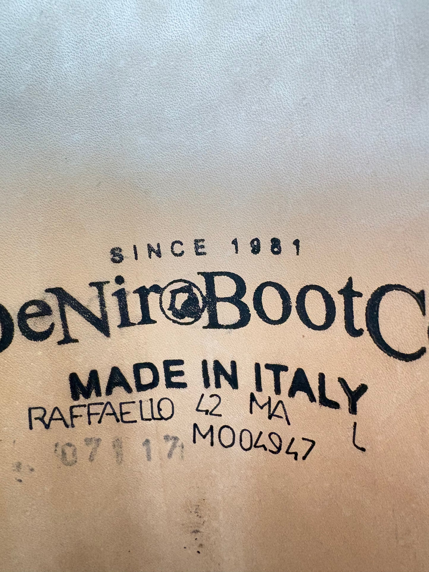 Size: 42 MA L 39/48.5 - DeNiro Raffaello - Brushed Black w/ Top Rondine - WRAT Foot - DEMO