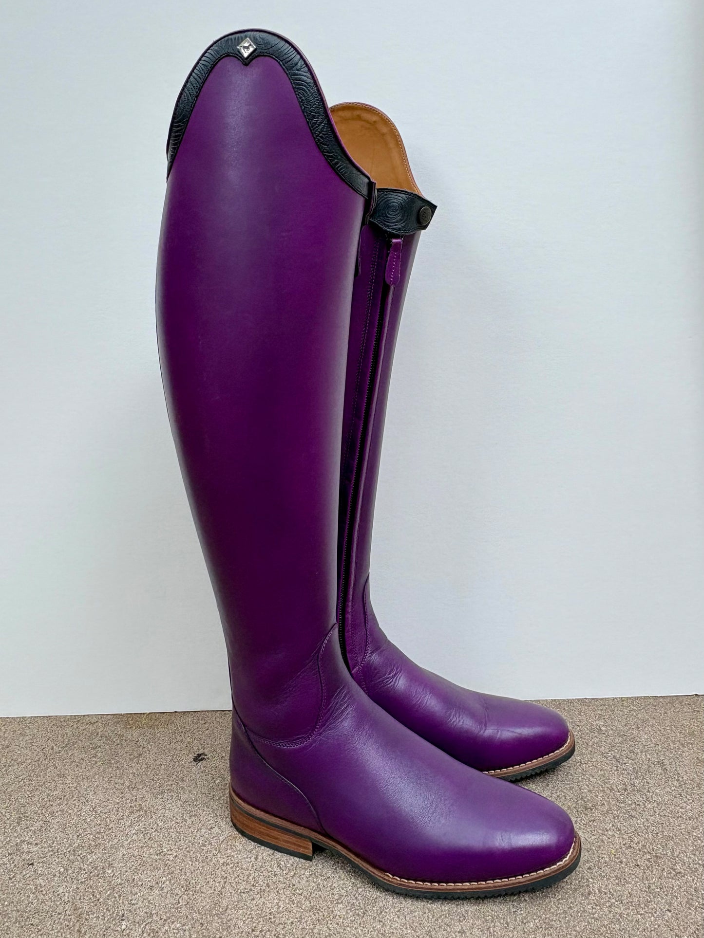 Size: 39 38/48.5  - DeNiro Bellini in WRAT Purple w/ Rosetto Black Top Rondine - Demo